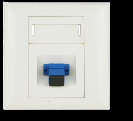 Yüksek Performanslı Fiber Hizalama için 86 * 86 mm Boyutunda ve 0.1dB Kayıplı IP20 Dereceli LC/SC Soket