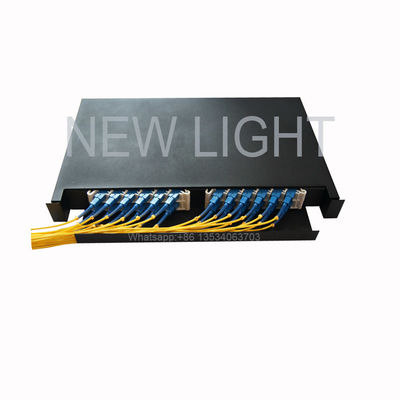 12/24 İçerideki Fiber Yönetimi için Soğuk Rulo Çelik Yapısı ile Çekirdek Duvar Montajlı Fiber Dağıtım Çerçeve